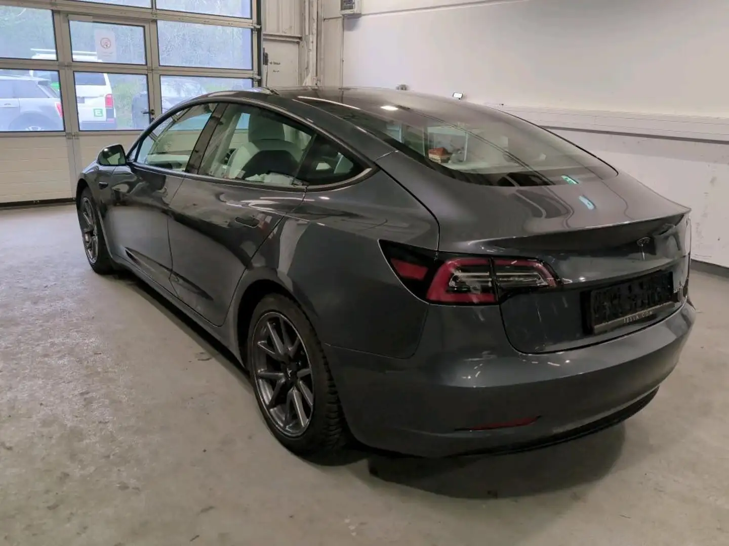 Tesla Model 3 Long Range AWD 75kWh Grau - 2