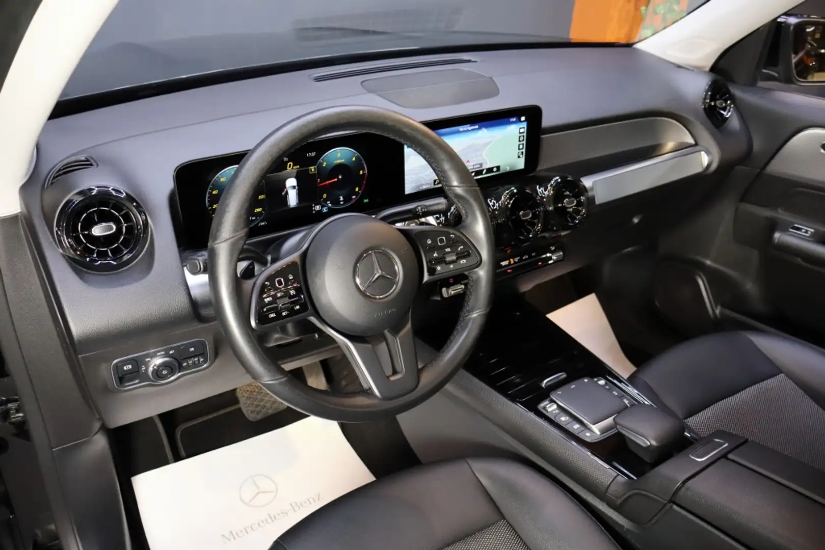 Mercedes-Benz GLB 200 200d 8G-DCT Schwarz - 2