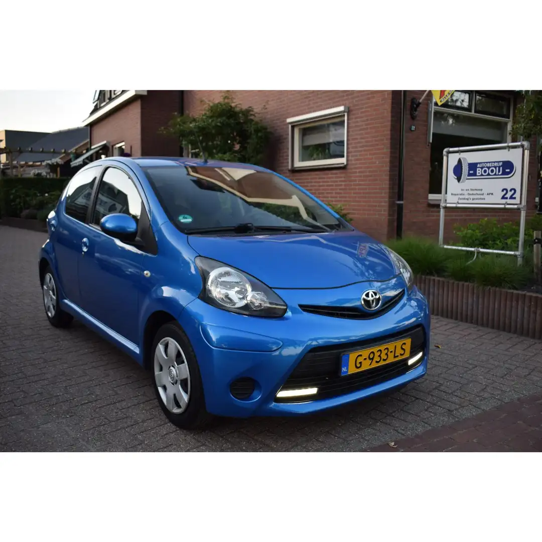 Toyota Aygo 1.0 VVT-i Aspiration/5 DRS/AIRCO/NAVI-CARPLAY/BLUE Blau - 2