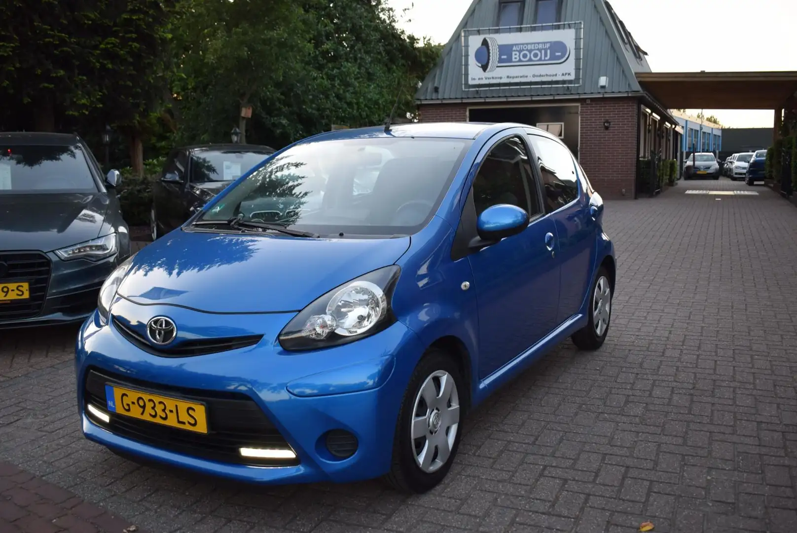 Toyota Aygo 1.0 VVT-i Aspiration/5 DRS/AIRCO/NAVI-CARPLAY/BLUE Blau - 1