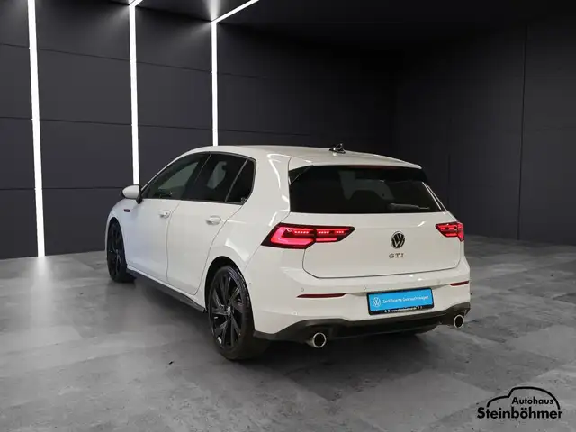 Volkswagen Golf view 4