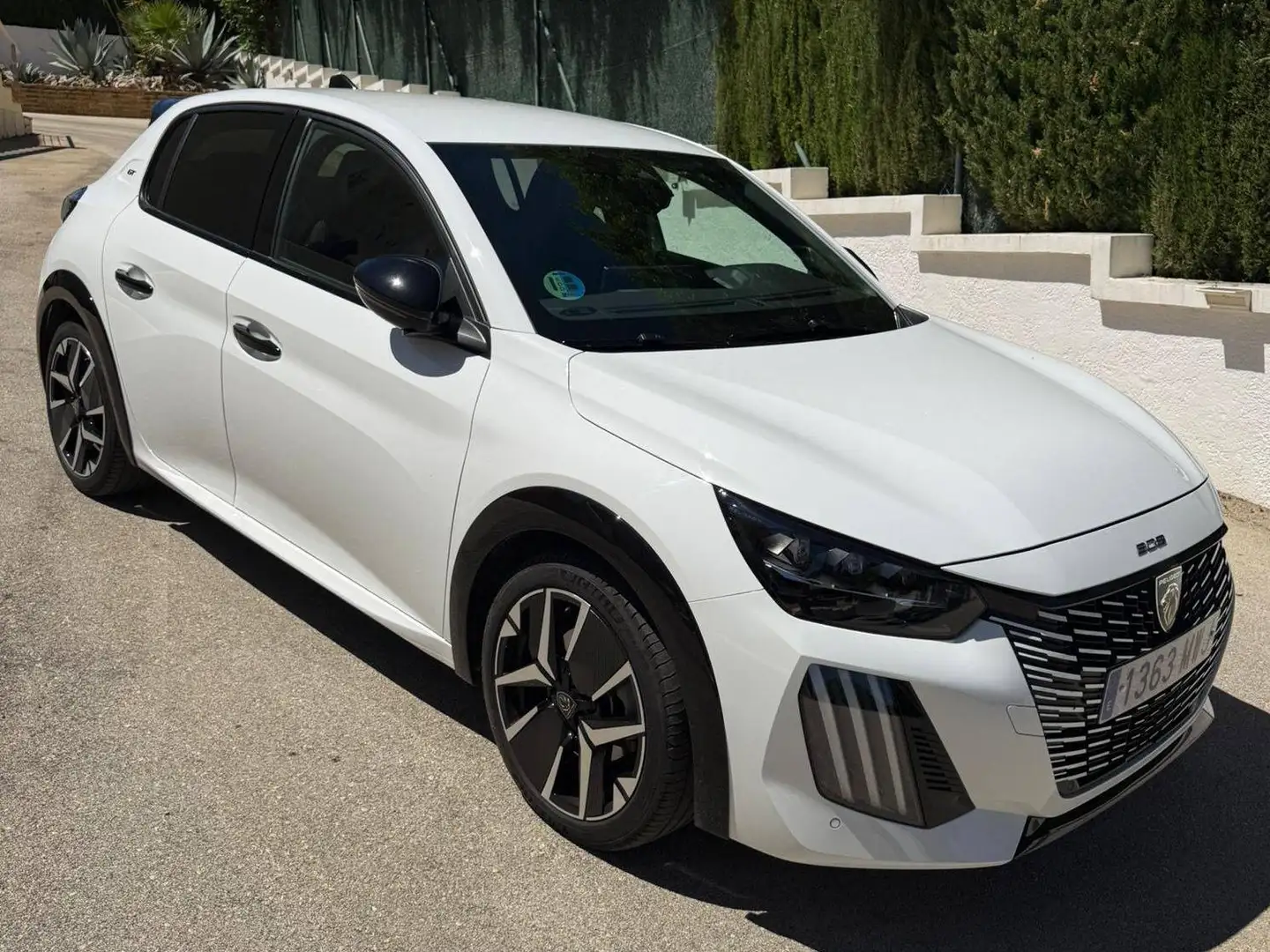 Peugeot 208 208 1.2 Hybrid GT e-DCS6 100 GT Blanco - 1