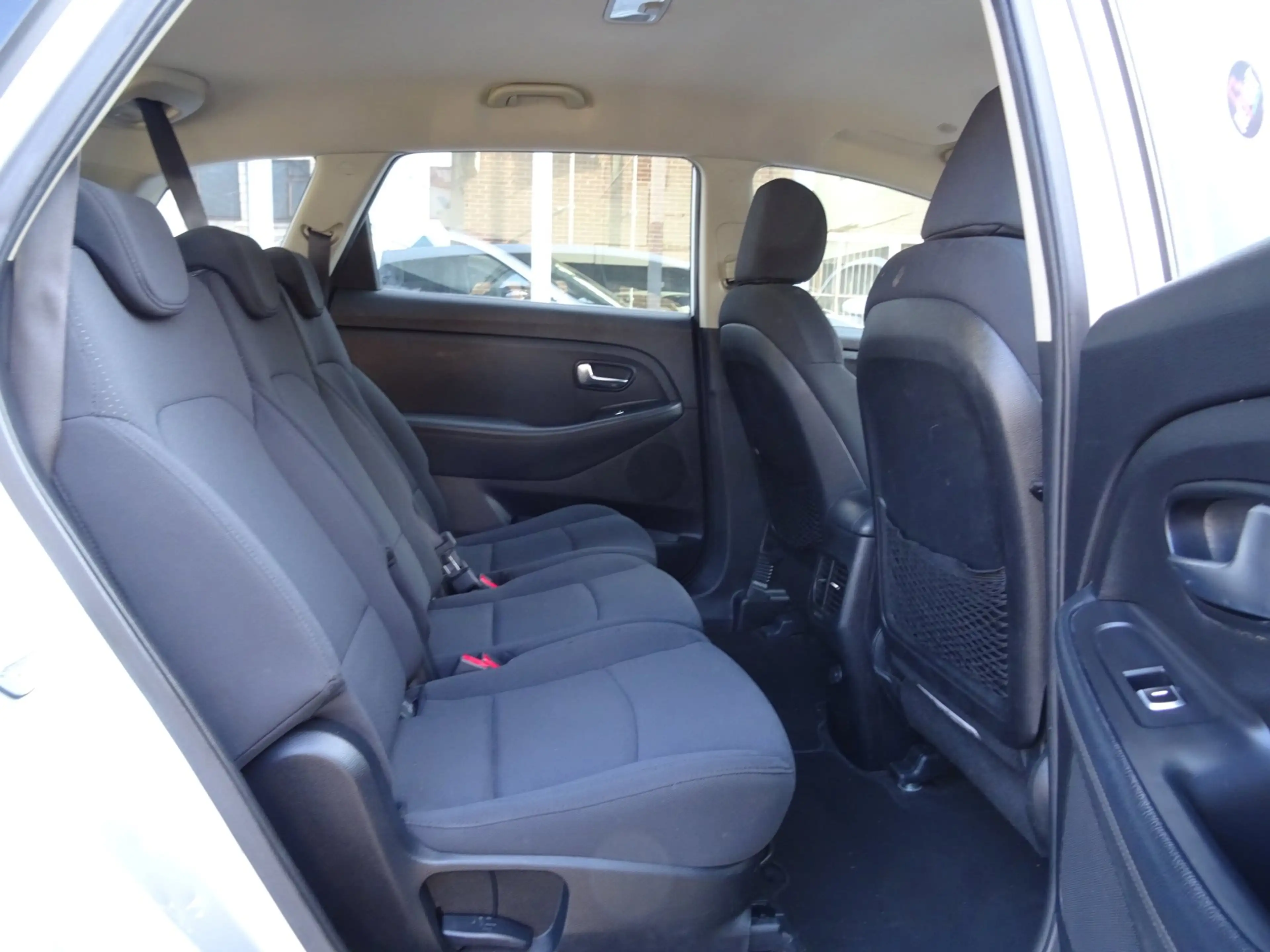 Kia Carens 1.6 GDi First Edition — photo 9