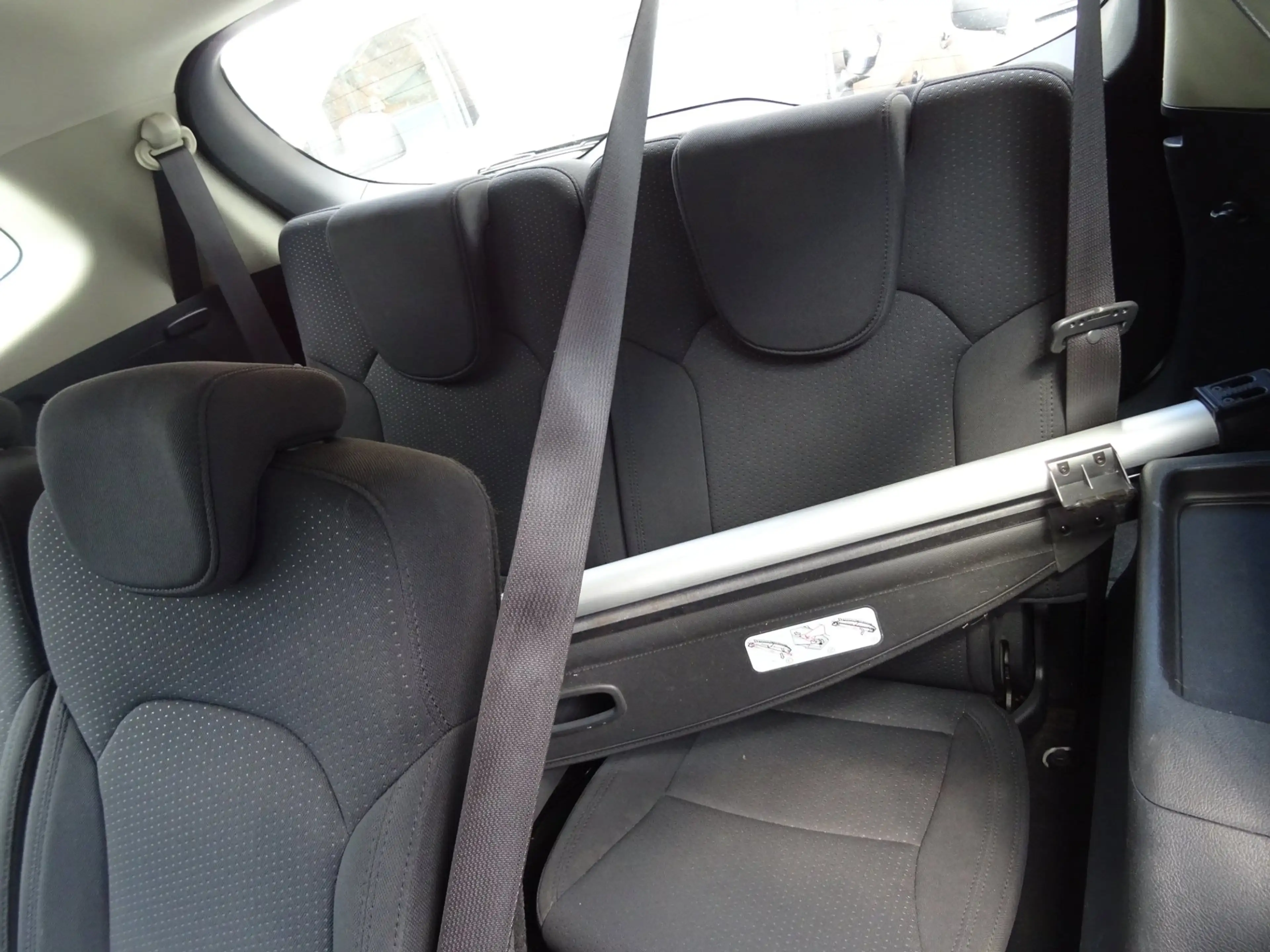Kia Carens 1.6 GDi First Edition — photo 14