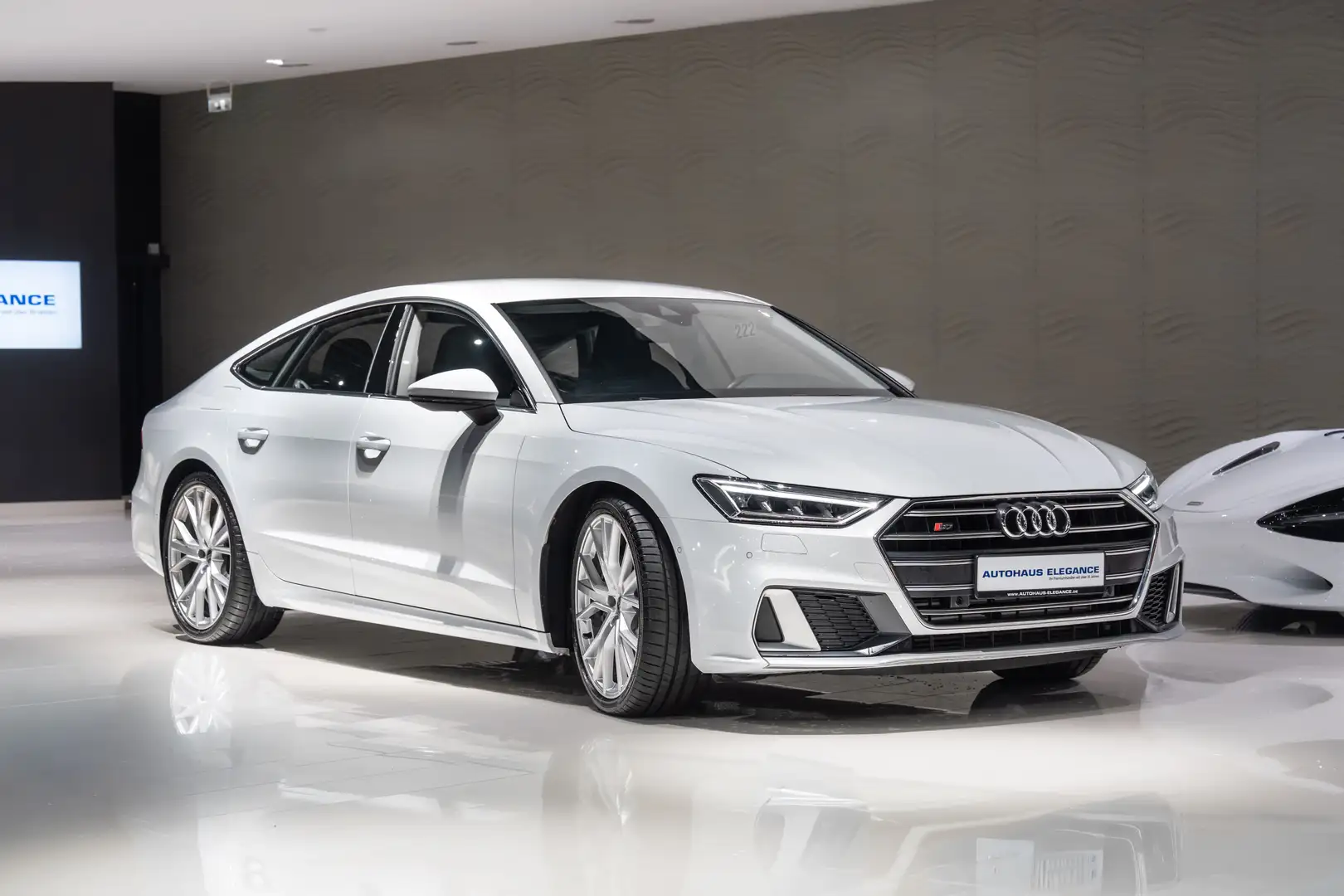 Audi S7 *VALCONA*SPORTSITZE*MMI+*LED*NUR 7.377 KM*1.HD Белый - 2