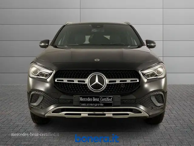 Mercedes-Benz GLA view 4