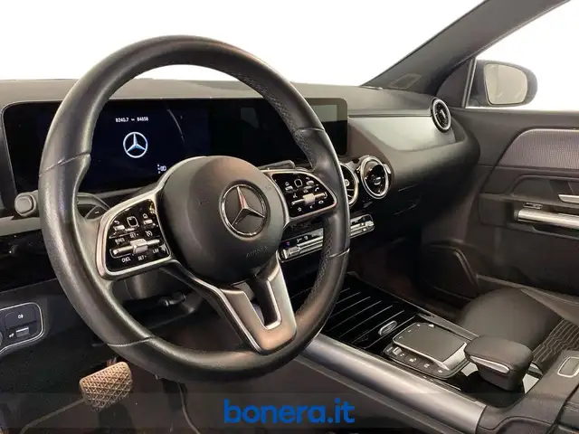 Mercedes-Benz GLA view 12