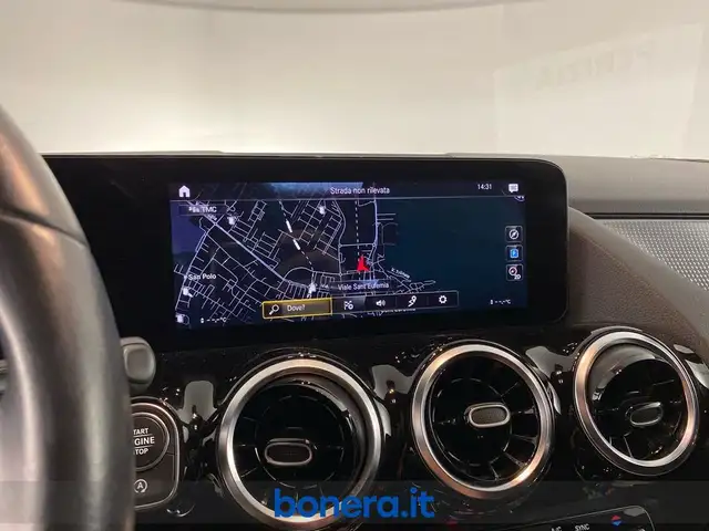 Mercedes-Benz GLA view 15