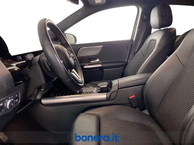 Mercedes-Benz GLA view 11