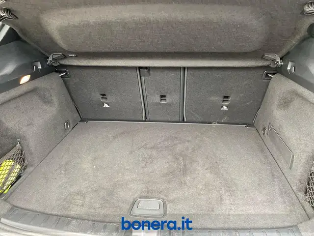 Mercedes-Benz GLA view 9