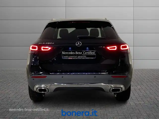 Mercedes-Benz GLA view 5