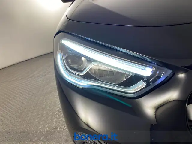 Mercedes-Benz GLA view 8