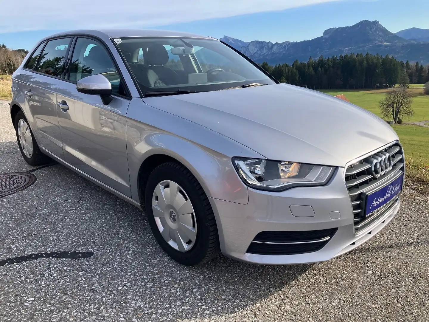 Audi A3 1.2 TFSI, Sportback Attraction, Navi, 8-f. bereift Silber - 2