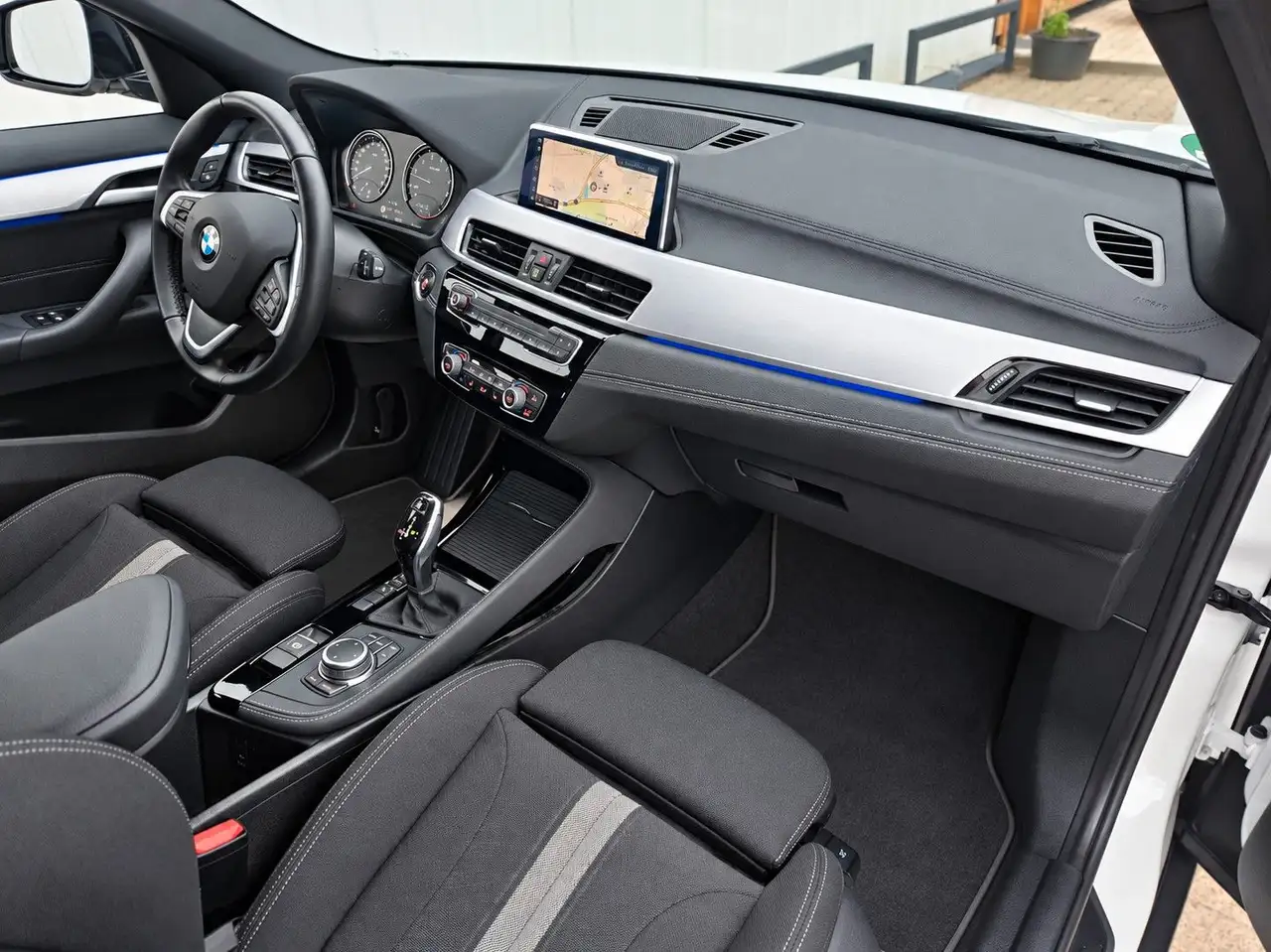 2023 BMW X2 20i*NAVI*LED*PANORAMA*AHK*KAMERA, photograph 9