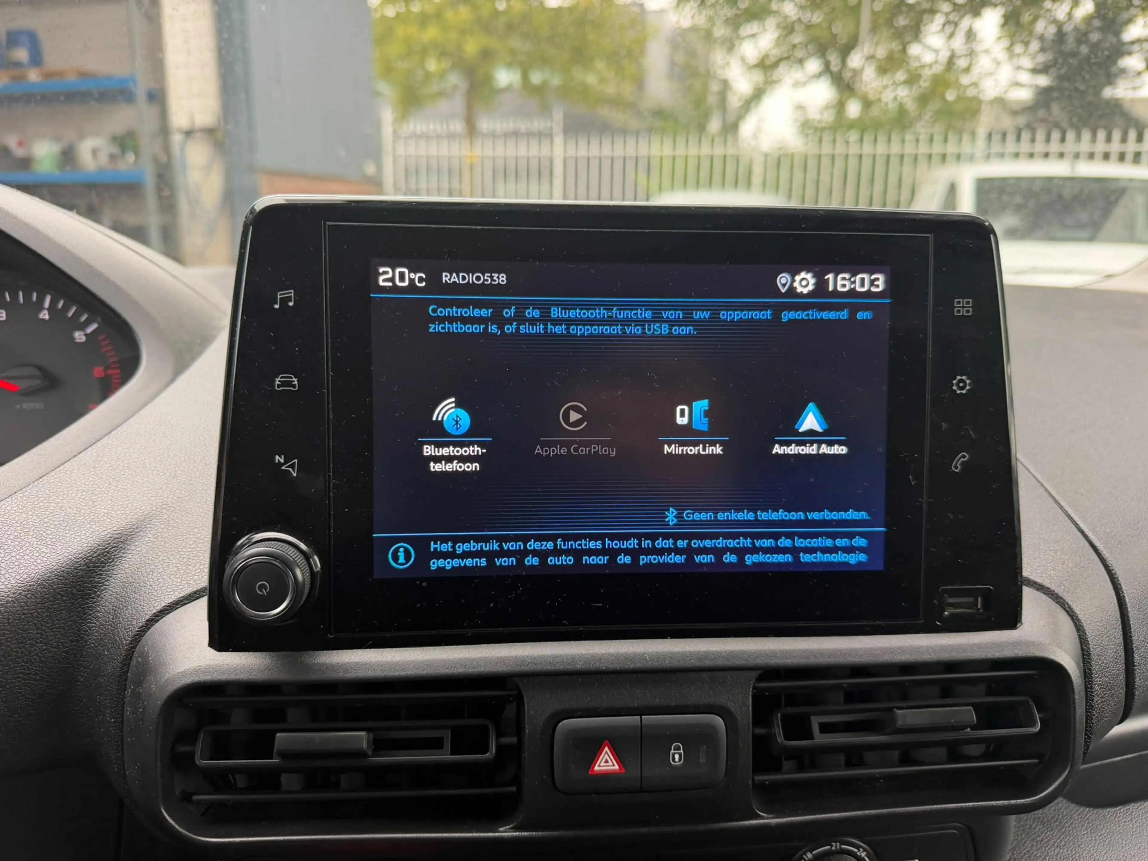 Peugeot Partner 1.6 BlueHDI Premium / Trekhaak / App connect / Cru — photo 12