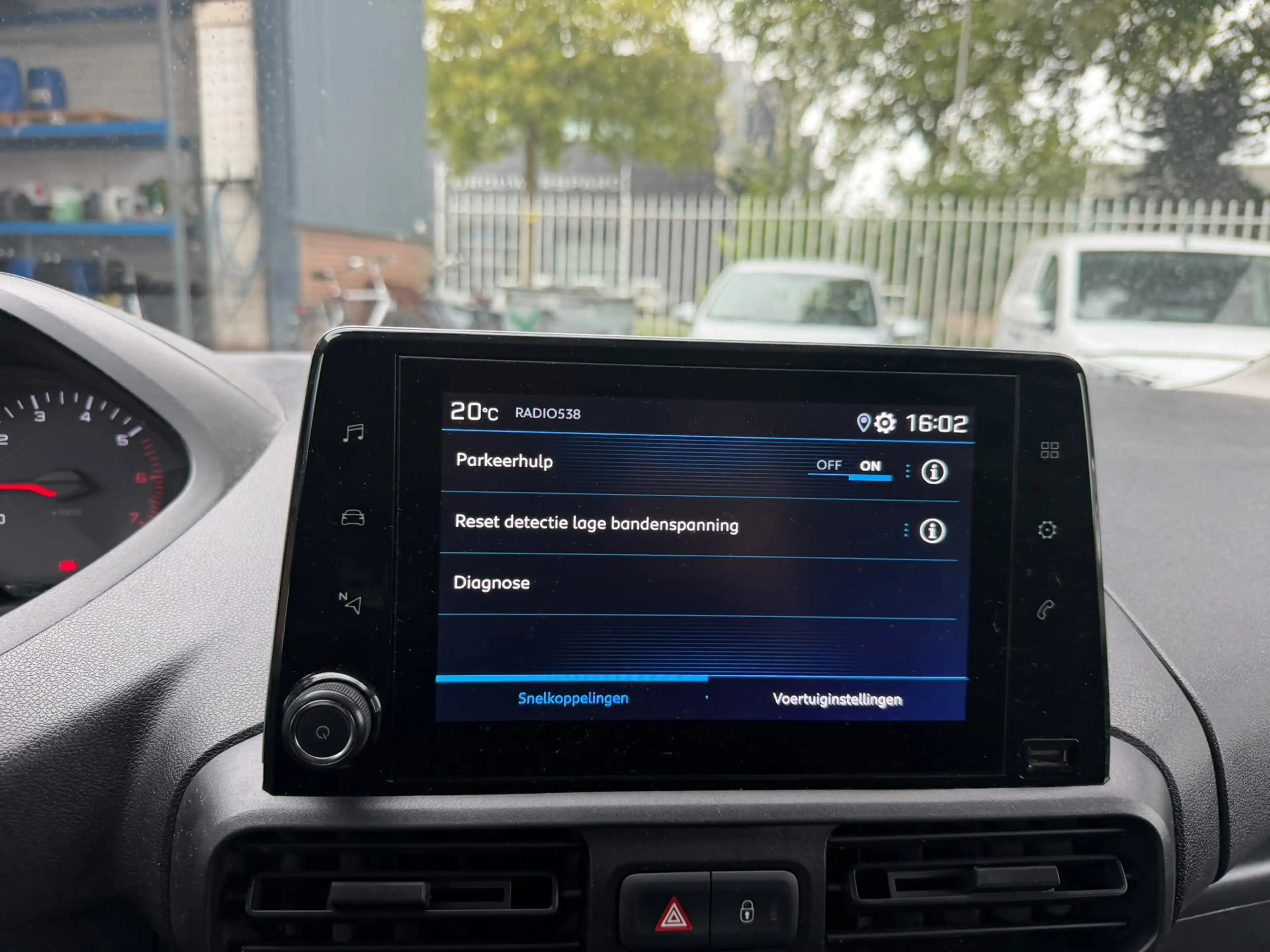 Peugeot Partner 1.6 BlueHDI Premium / Trekhaak / App connect / Cru — photo 11