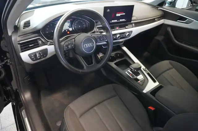 Audi A4 view 7