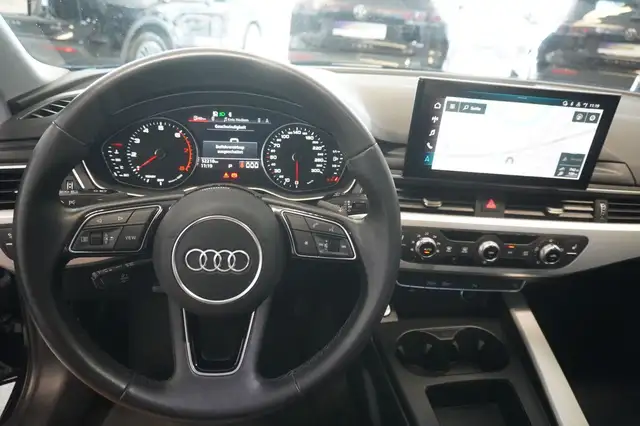 Audi A4 view 11