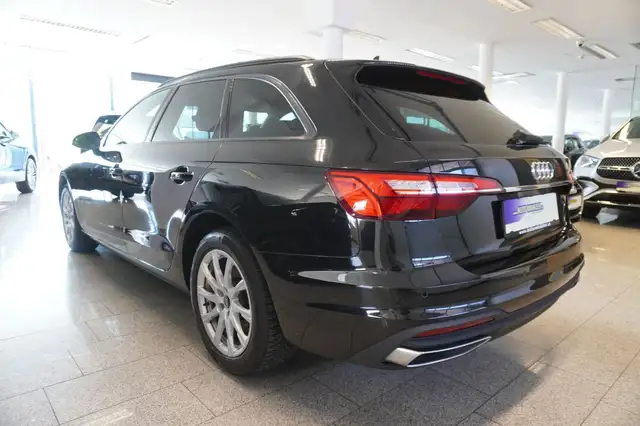 Audi A4 view 4