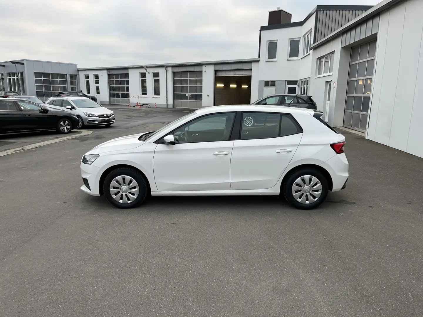 Skoda Fabia 1.0 Active 85€ m. 20% Anzahlung LED DAB PDC SHZ Blanc - 2