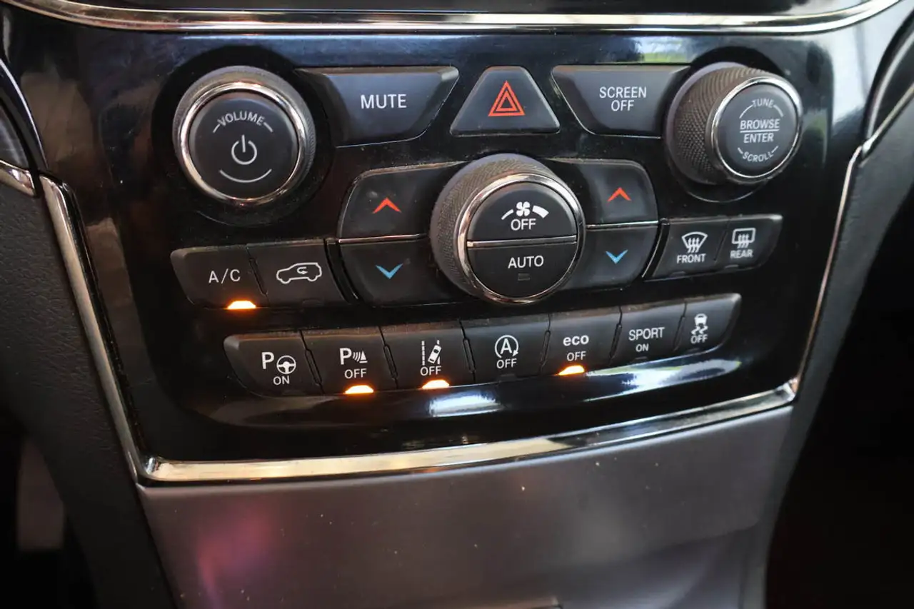Jeep Grand Cherokee снимка Jeep Grand Cherokee