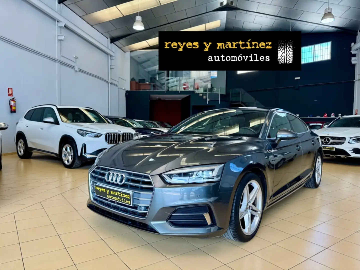 Audi A5 Coupé 2.0TDI S Line 110kW Grijs - 1