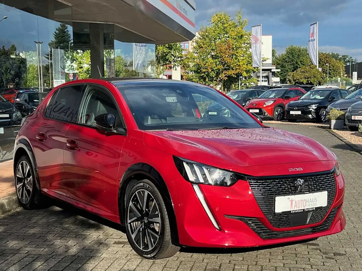 Peugeot 208 PureTech 1.2 GT Automatik - Navi, LED, PDC Rouge - 2