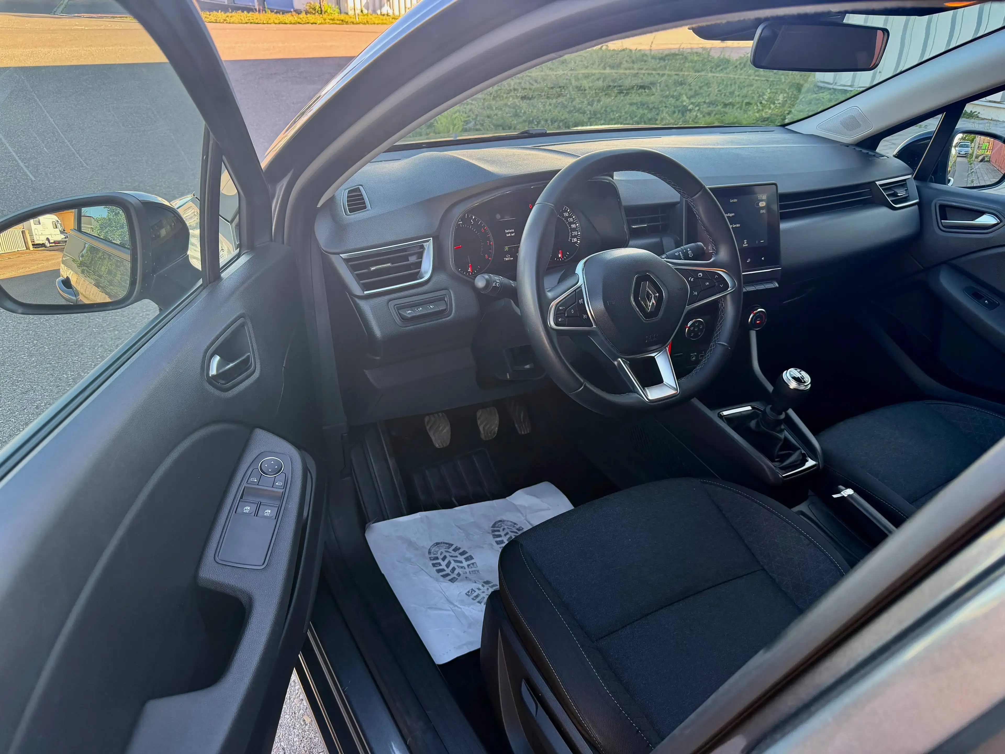 Renault Clio V 1.0 TCe 90 Equilibre LED* DAB+ EasyLink — photo 9