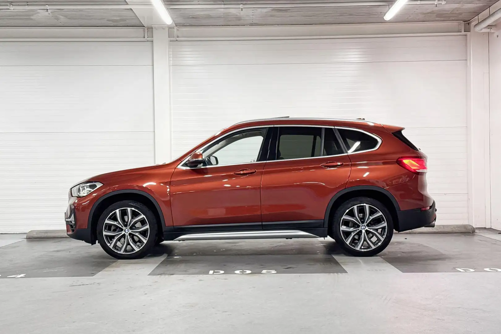 BMW X1 sDrive20i Business Edition Plus Orange - 2