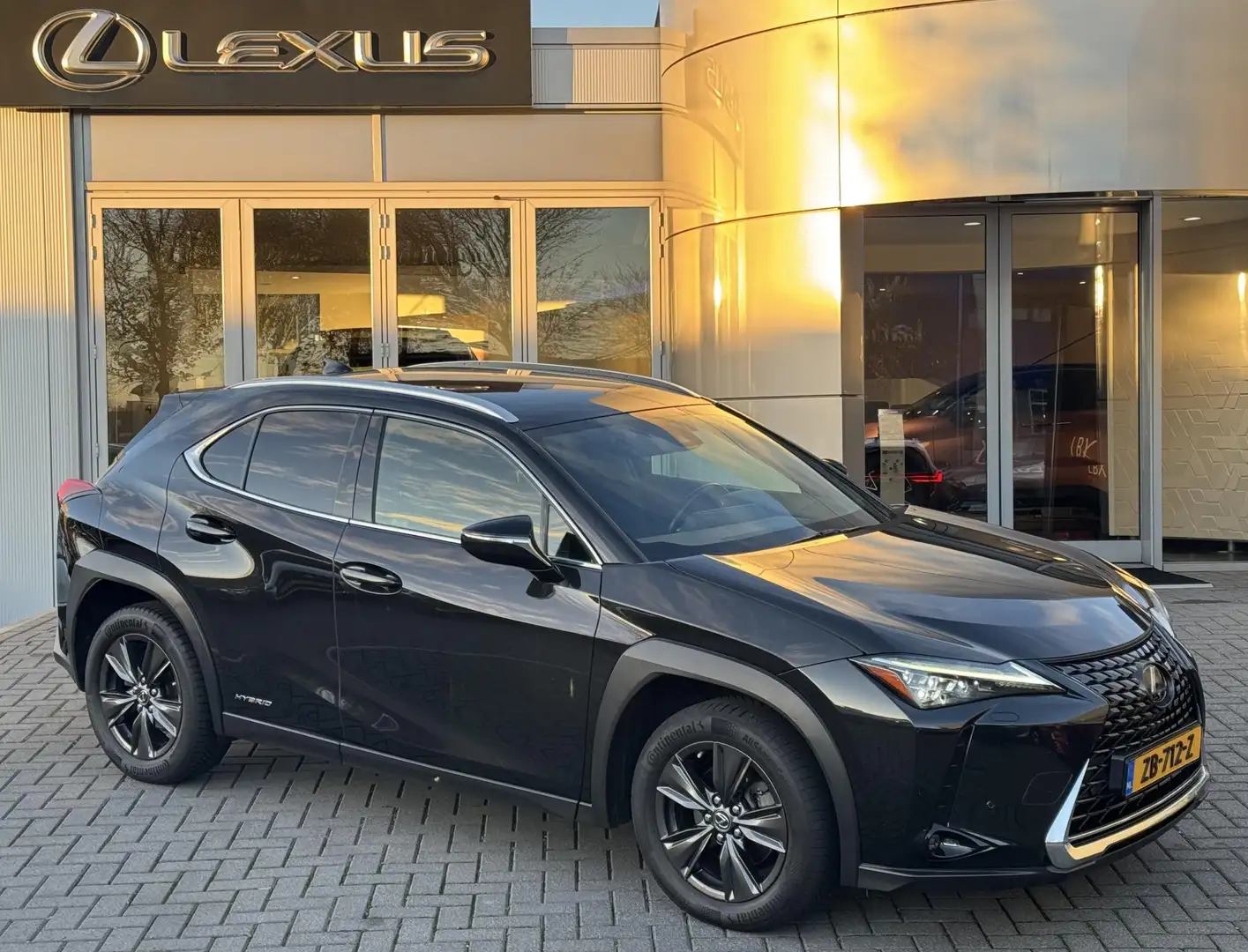 Lexus UX 250h First Edition NL-AUTO TREKHAAK TRIPLE-LED KEYLESS Schwarz - 1