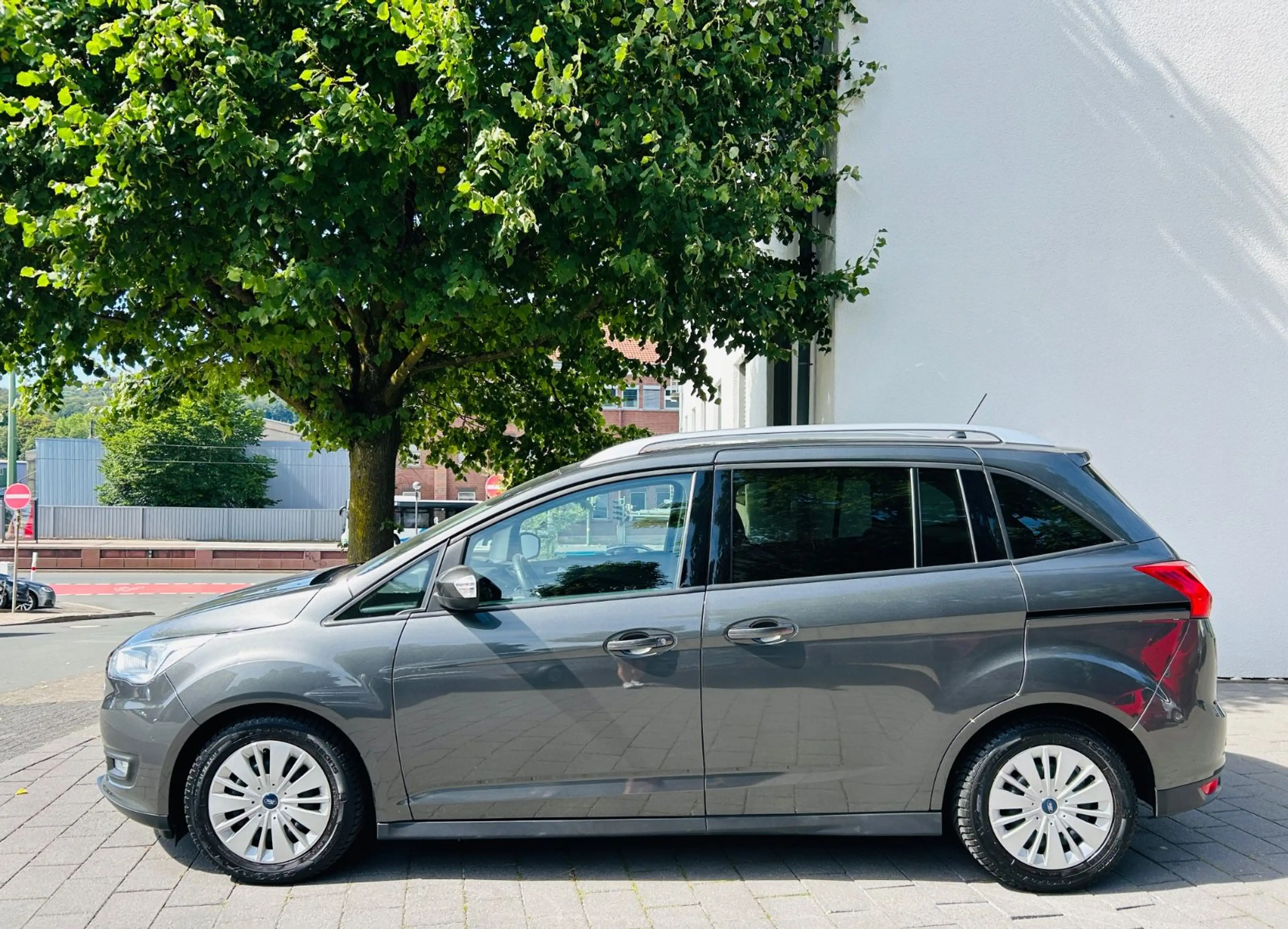 Ford Grand C-Max Grand C-MAX Cool & Connect 7-Sitzer *RFK, Navi* — photo 6