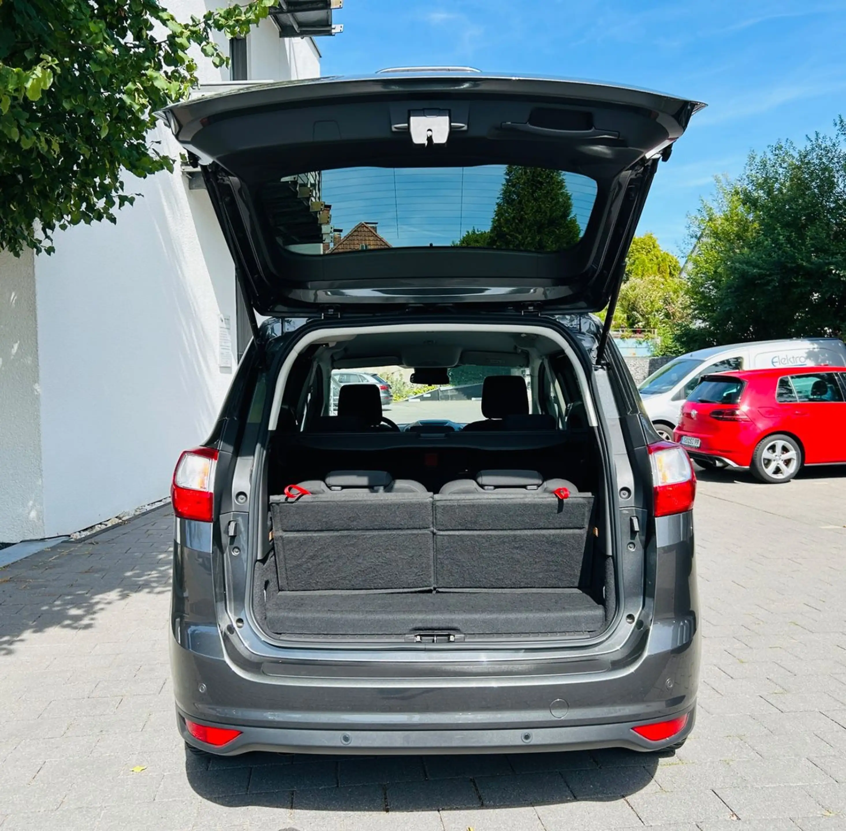 Ford Grand C-Max Grand C-MAX Cool & Connect 7-Sitzer *RFK, Navi* — photo 10