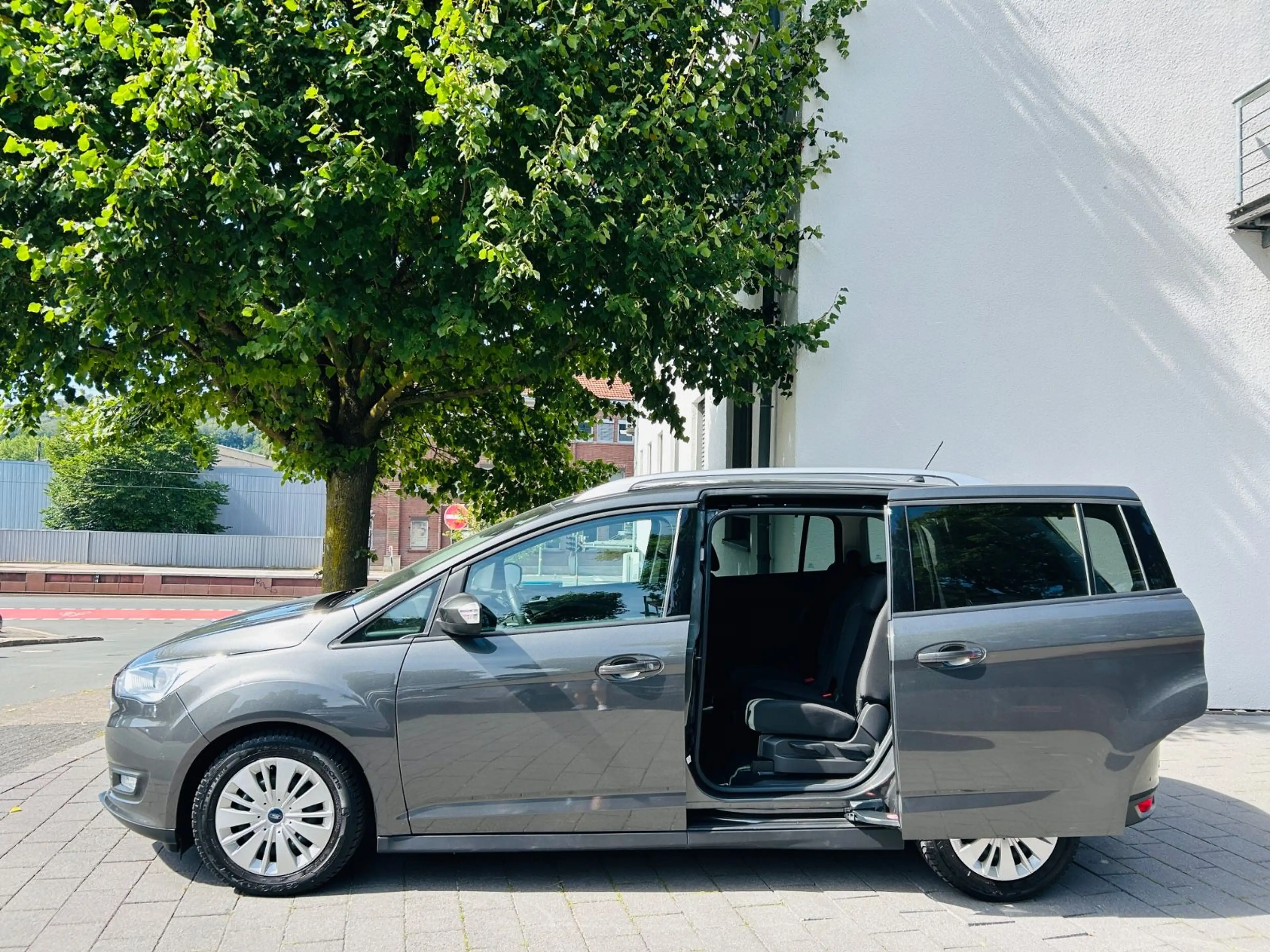 Ford Grand C-Max Grand C-MAX Cool & Connect 7-Sitzer *RFK, Navi* — photo 7