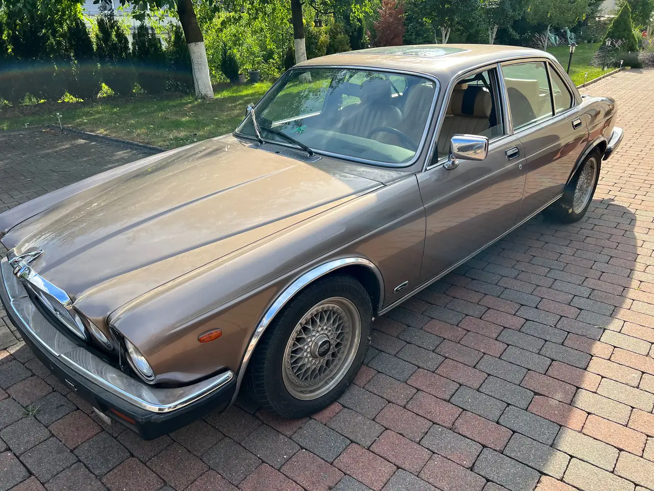 Jaguar XJ