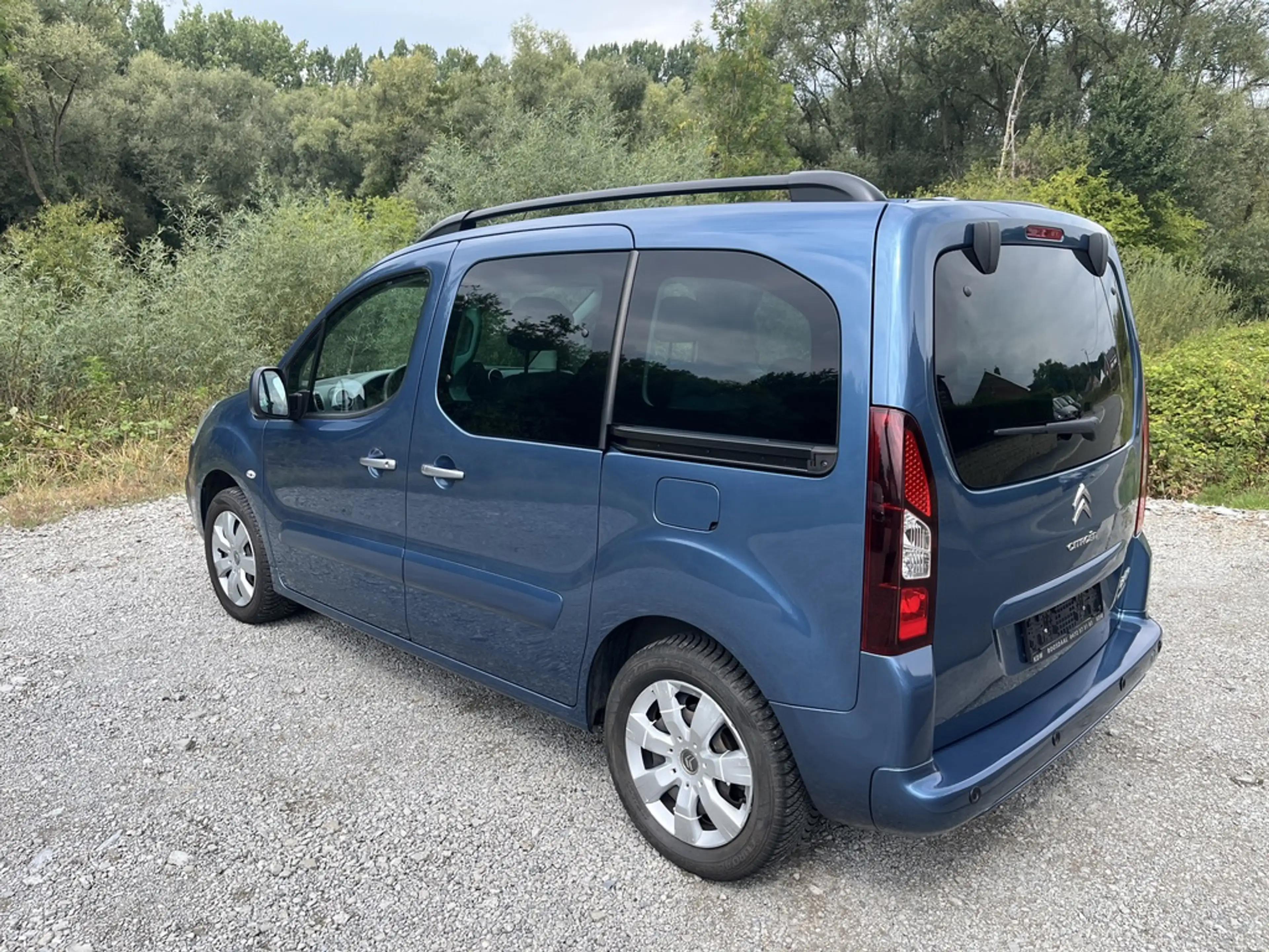 Citroen Berlingo 1.2i BENZINE 75PK 2018 5 ZITPL  D-RIEM + WATERPOMP vervangen — photo 11