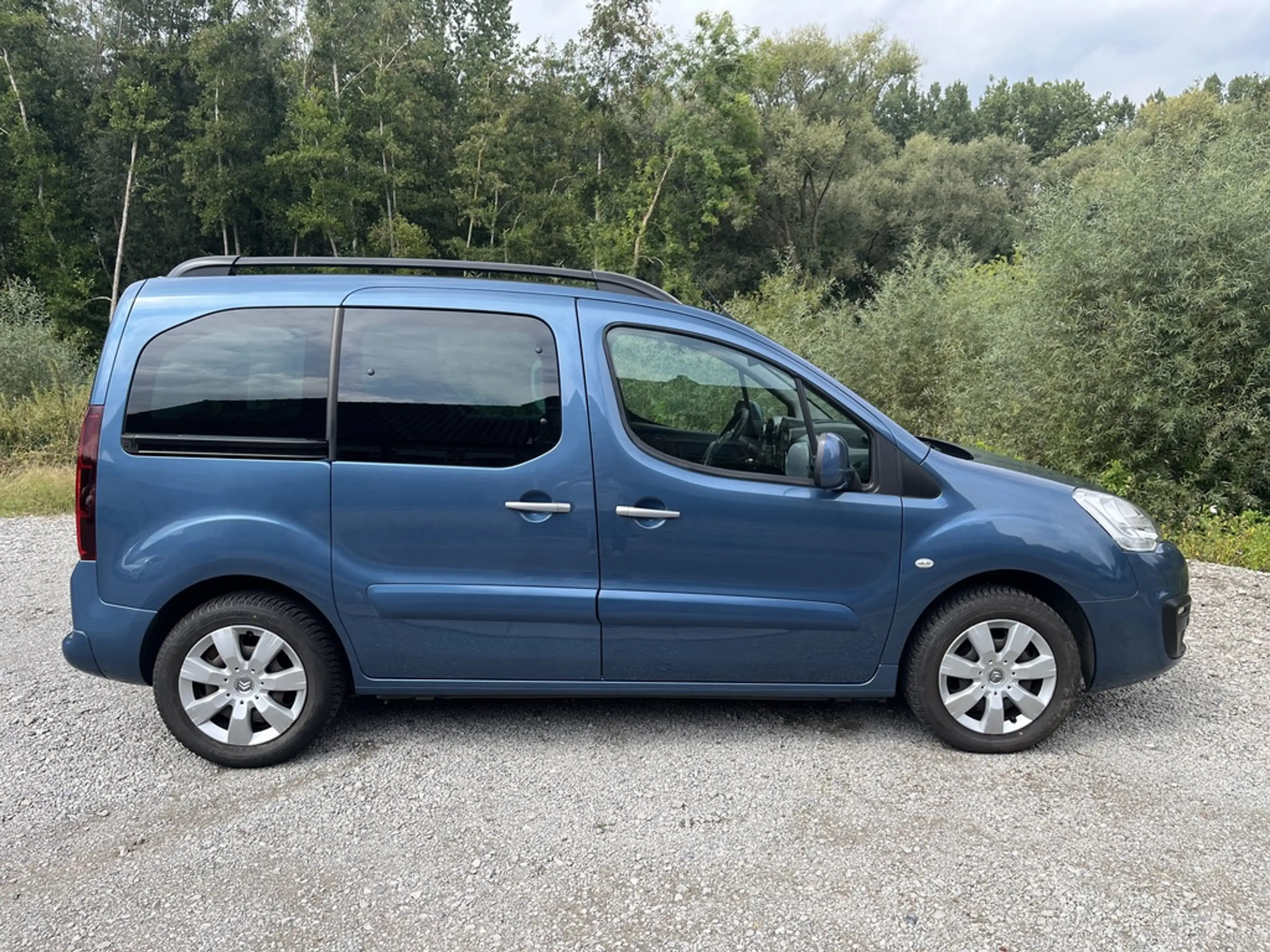 Citroen Berlingo 1.2i BENZINE 75PK 2018 5 ZITPL  D-RIEM + WATERPOMP vervangen — photo 5
