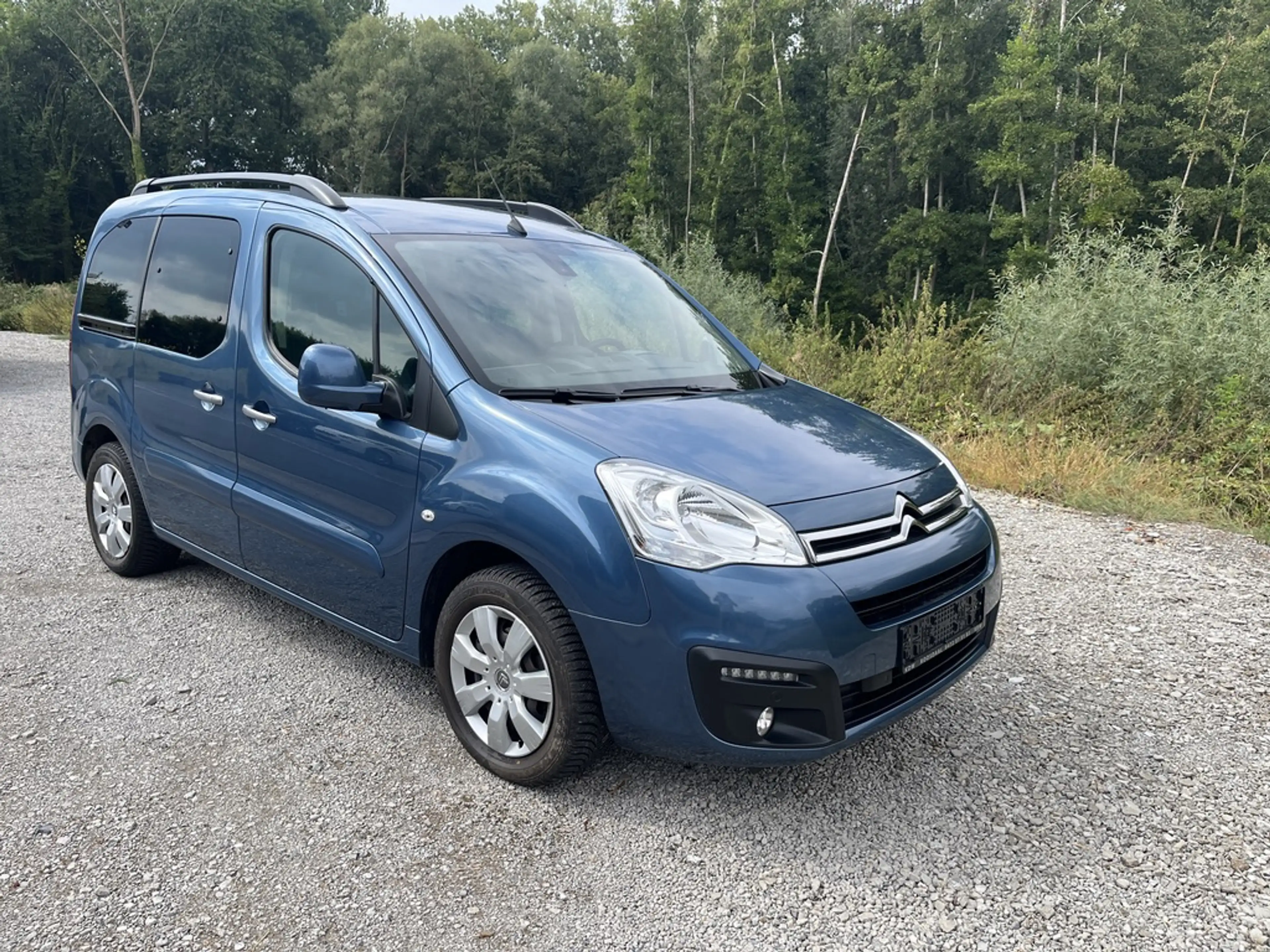 Citroen Berlingo 1.2i BENZINE 75PK 2018 5 ZITPL  D-RIEM + WATERPOMP vervangen — photo 2
