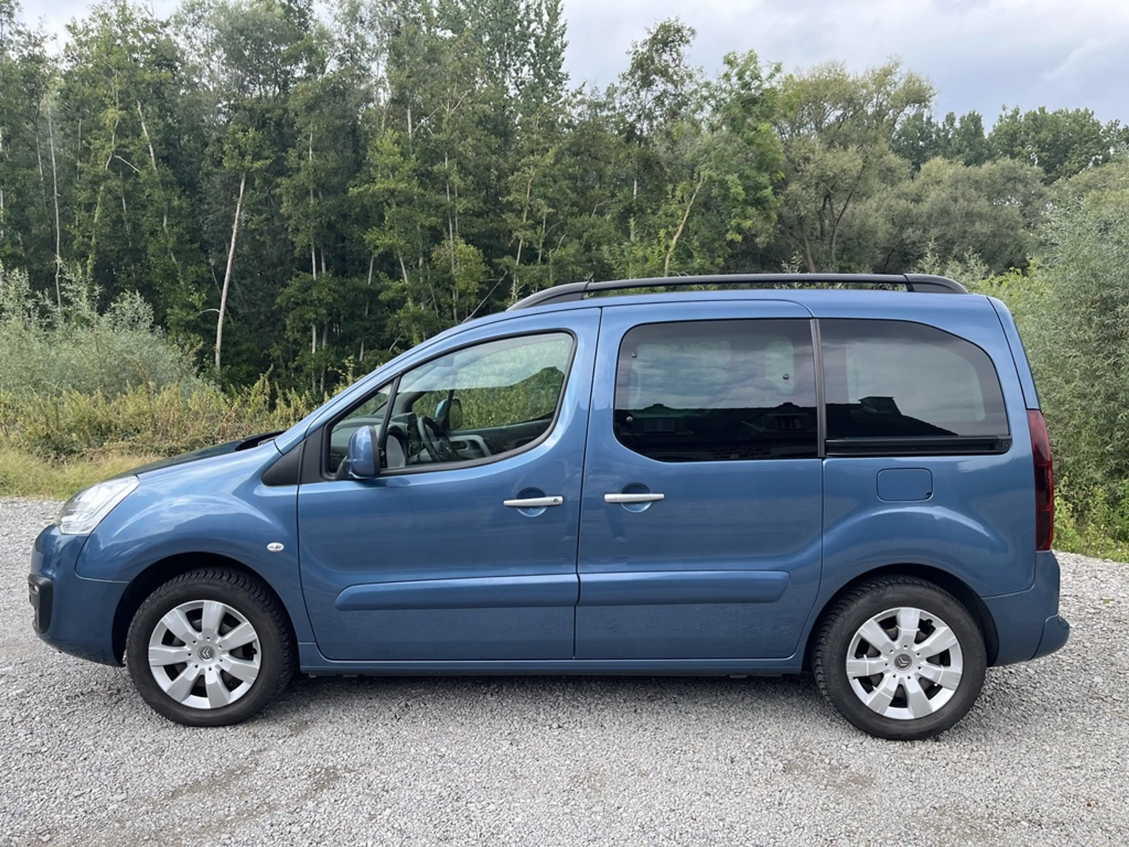 Citroen Berlingo 1.2i BENZINE 75PK 2018 5 ZITPL  D-RIEM + WATERPOMP vervangen — photo 4