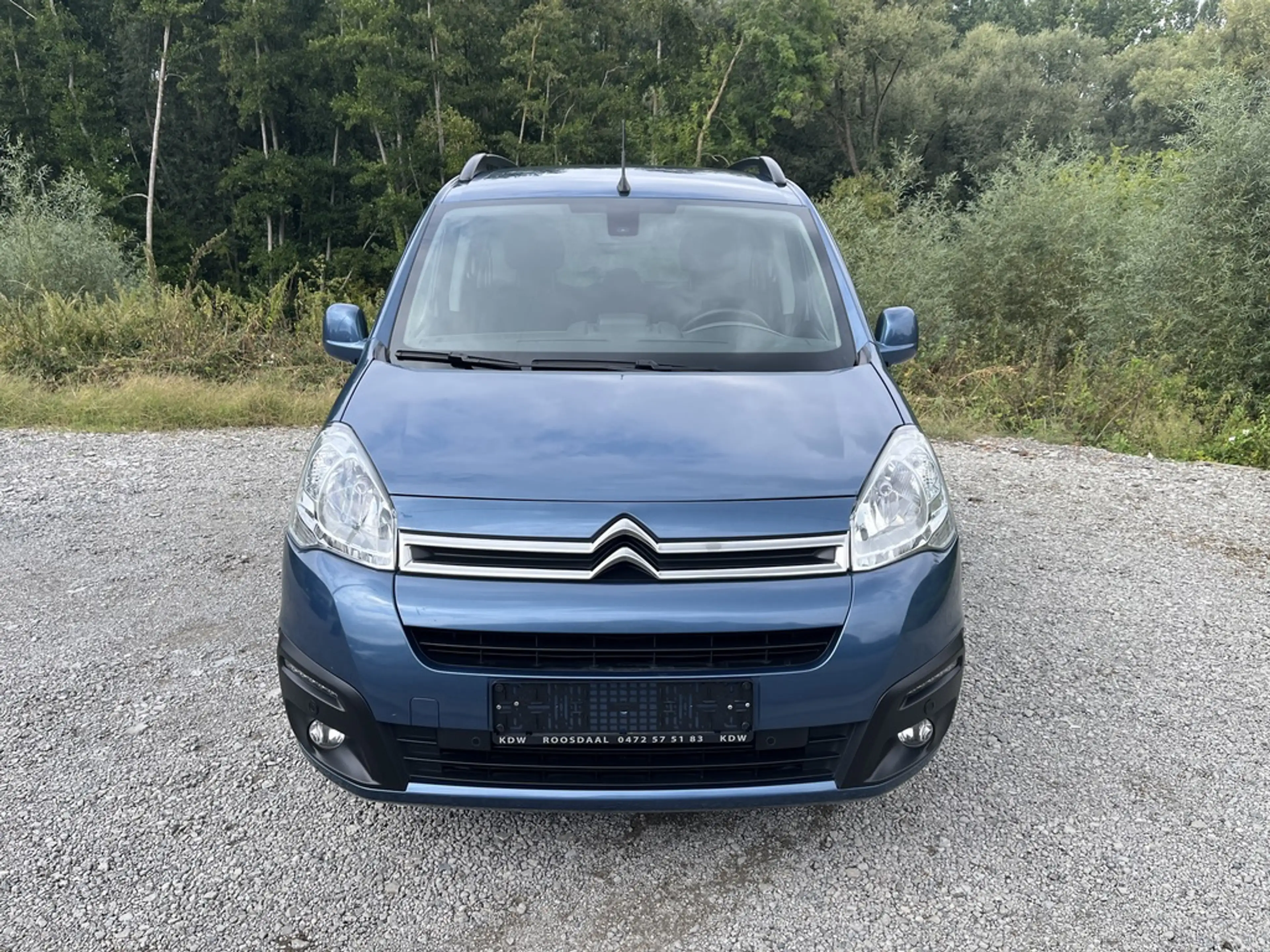 Citroen Berlingo 1.2i BENZINE 75PK 2018 5 ZITPL  D-RIEM + WATERPOMP vervangen — photo 3
