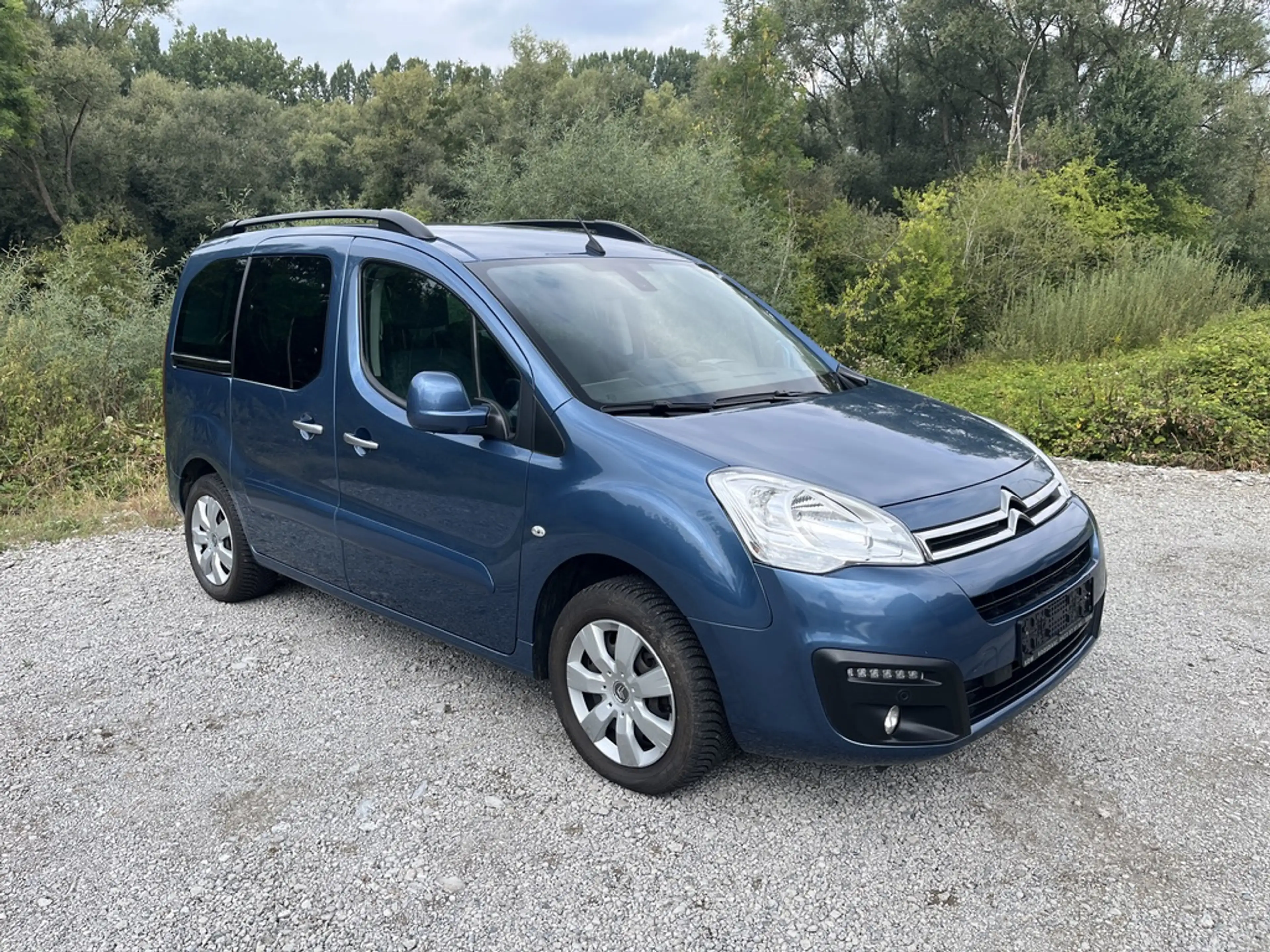 Citroen Berlingo 1.2i BENZINE 75PK 2018 5 ZITPL  D-RIEM + WATERPOMP vervangen — photo 9