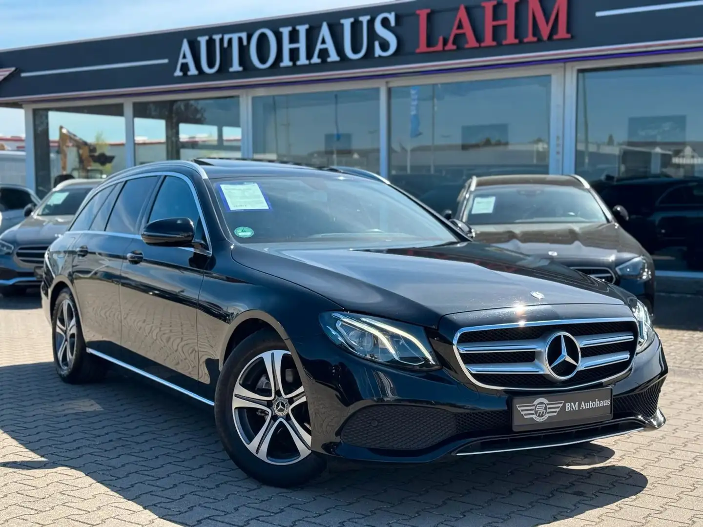 Mercedes-Benz E 220 d T 9G-TRONIC"AVANTGARDE"AHK*AMBIENTE*LED Schwarz - 1