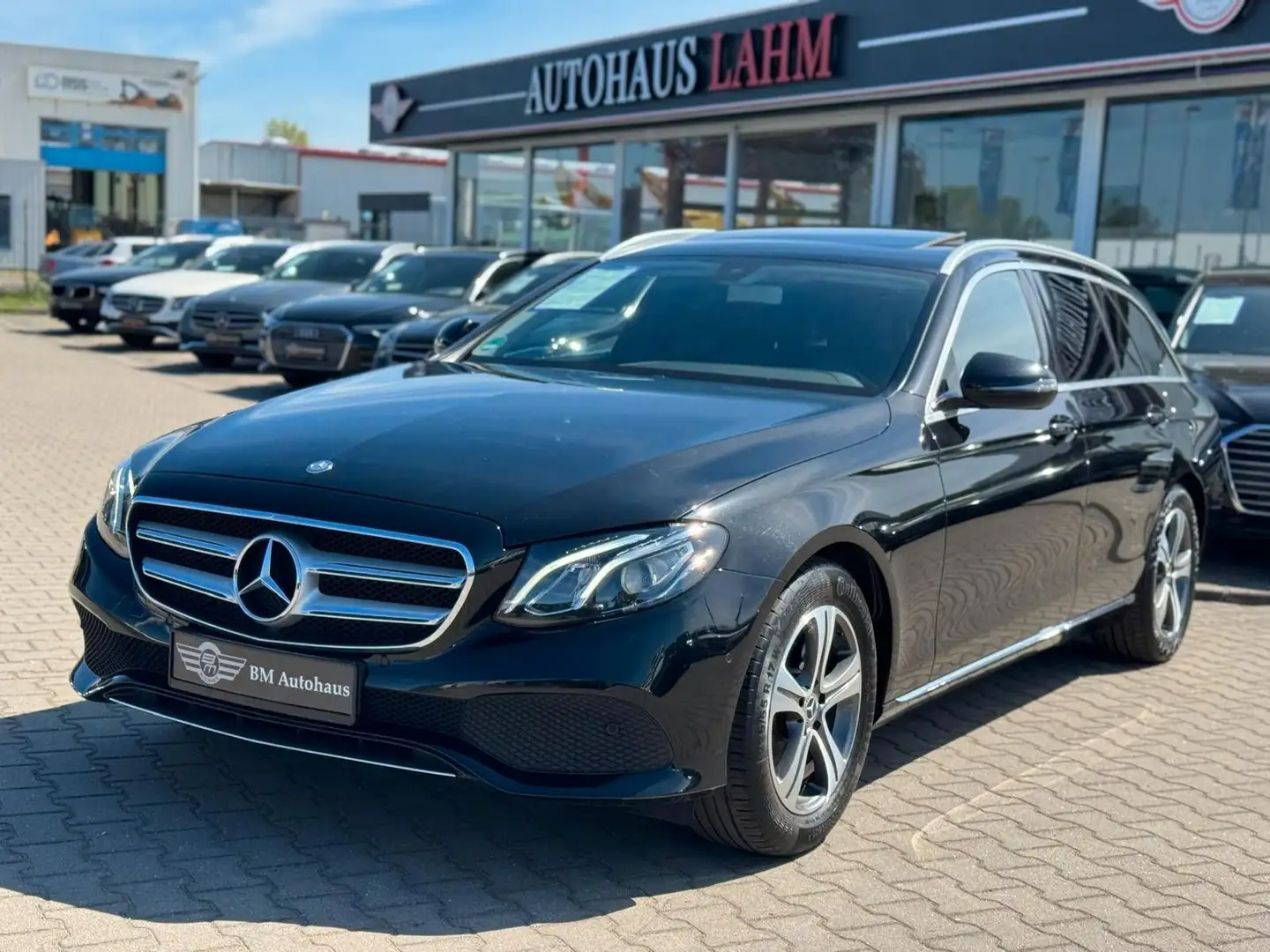 Mercedes-Benz E 220 d T 9G-TRONIC"AVANTGARDE"AHK*AMBIENTE*LED Schwarz - 2