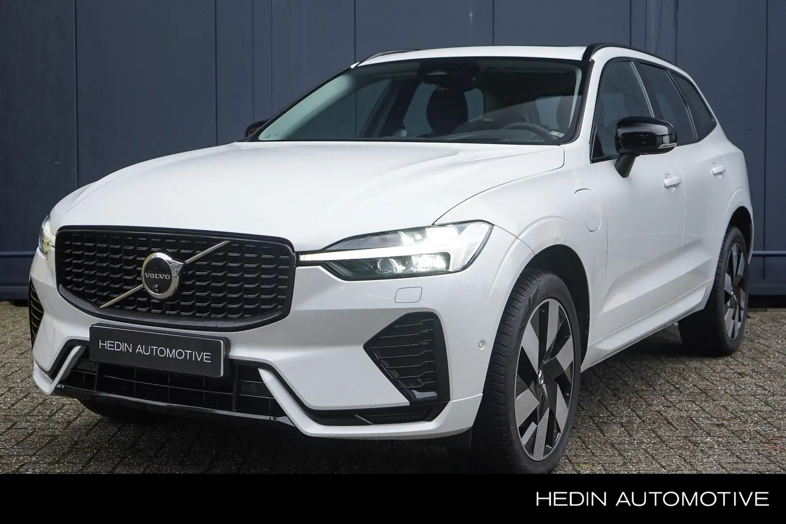 Volvo XC60 2.0 T6 Plug-in hybrid AWD Ultimate Dark | Trekhaak Wit - 1