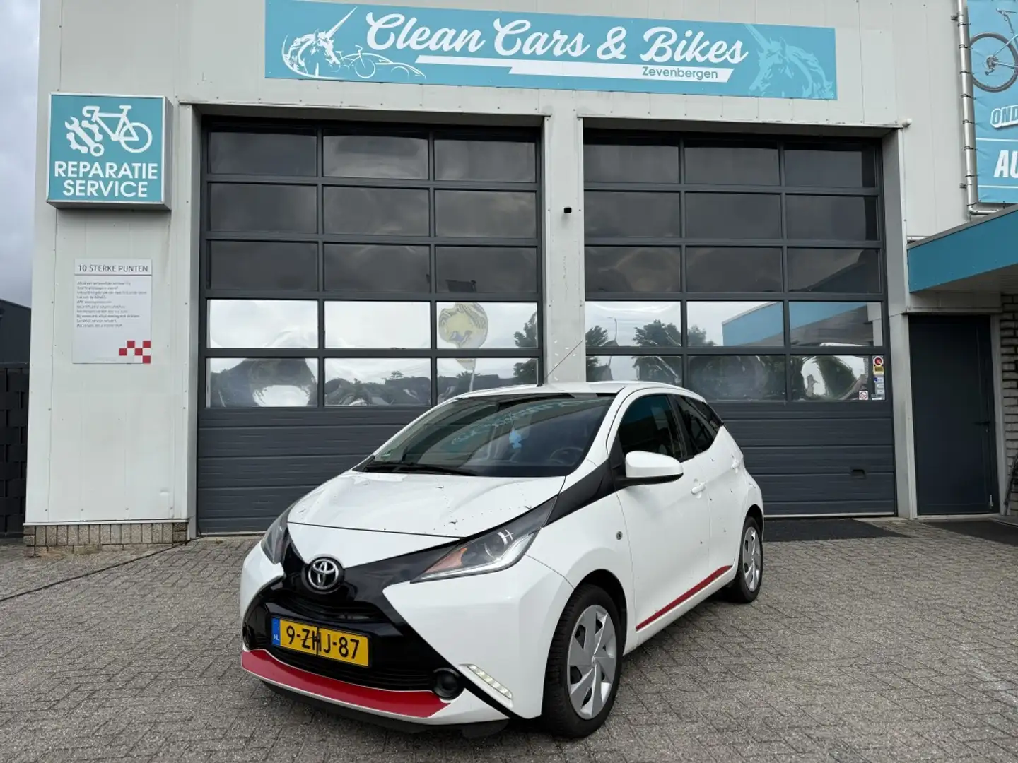 Toyota Aygo 1.0 VVT-i x-play Wit - 1