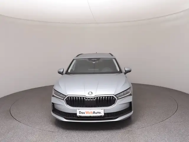 Skoda Superb view 3