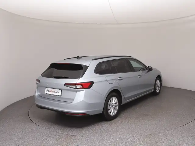 Skoda Superb view 5