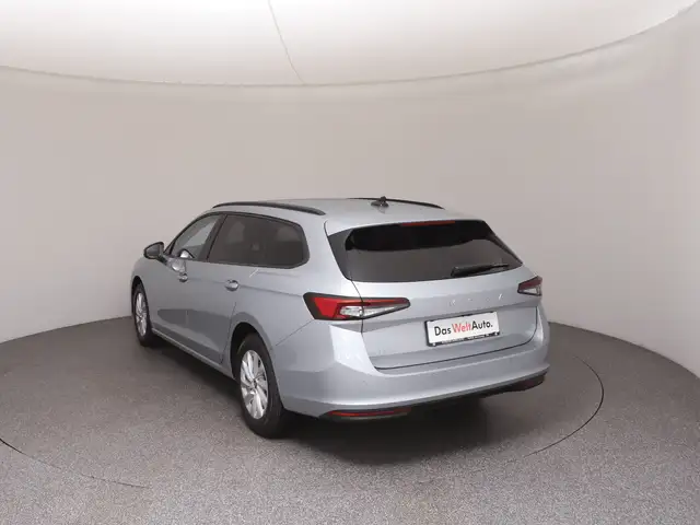 Skoda Superb view 6