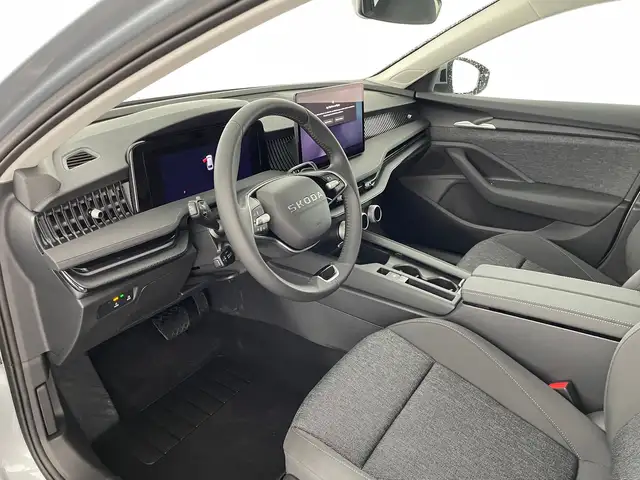 Skoda Superb view 9
