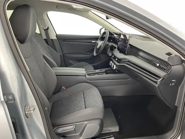 Skoda Superb view 11