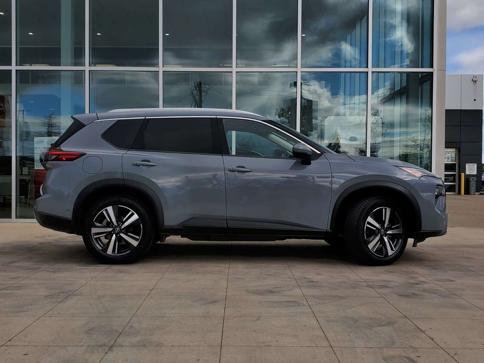 2024 Nissan Rogue SL, Awd, Power Seats, Leather, Pano Roof — снимка 1